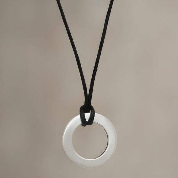 SILVER PENDANT-CIRCLE PENDANT-BAHRAIN
